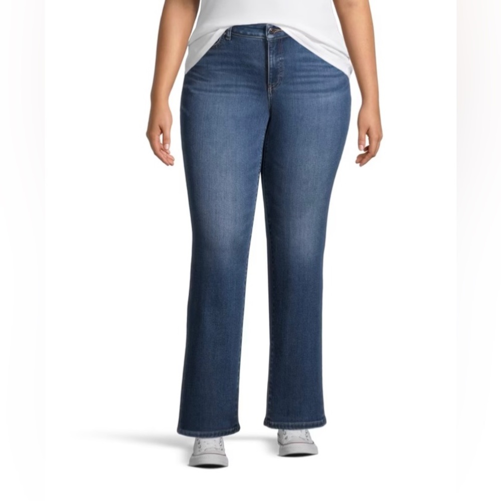 Denver Hayes Straight Leg Jeans. Women’s 42. NWOT